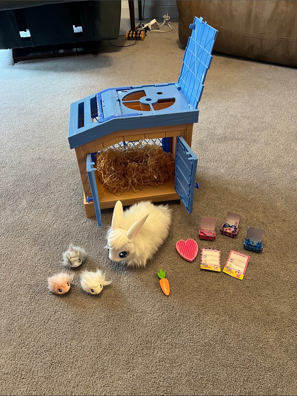 Little Live Pets Mama Surprise Bunny playset